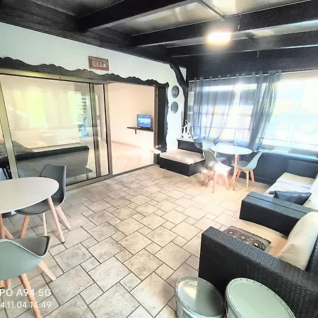 Fmi House33 Appartamento